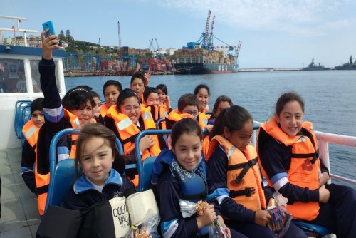 Escolares de Valparaíso realizan paseos por la bahía y conocen la actividad portuaria