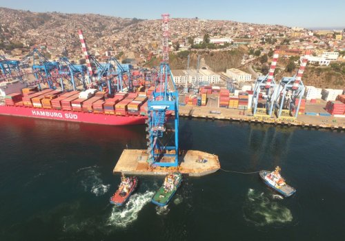 TPS recibe tercera grúa pórtico y completa equipamiento de muelle