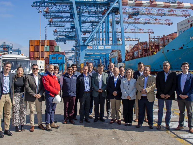 Ministro de Agricultura recorrió el puerto de Valparaíso en “peak” de exportación frutícola